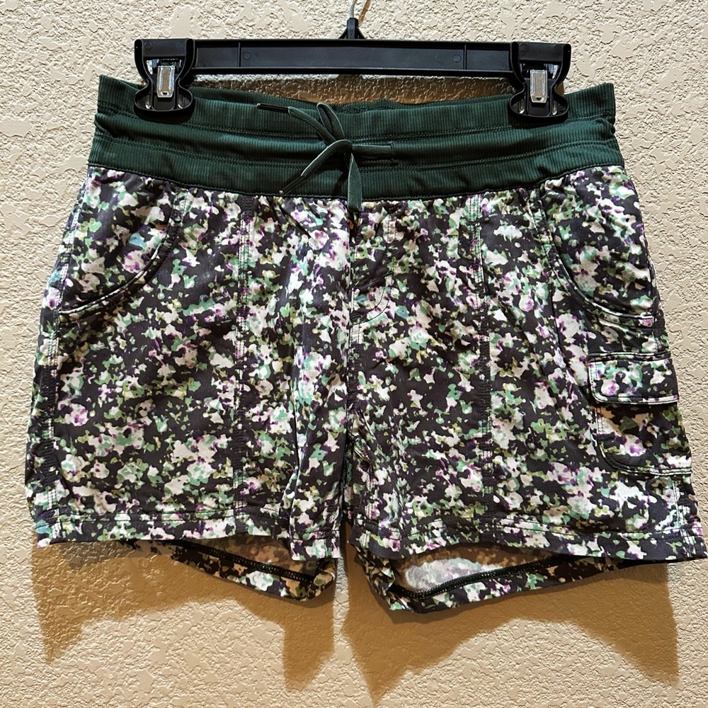 North Face Women’s Hiking Shorts, Multicolor, Size Med
